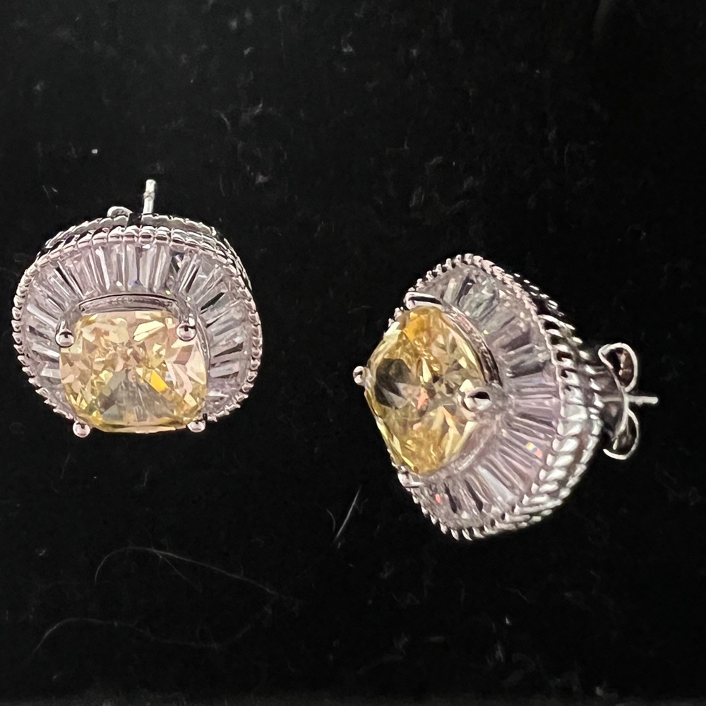 Elegant Yellow and Silver Stud Earrings - Picture 4 of 4